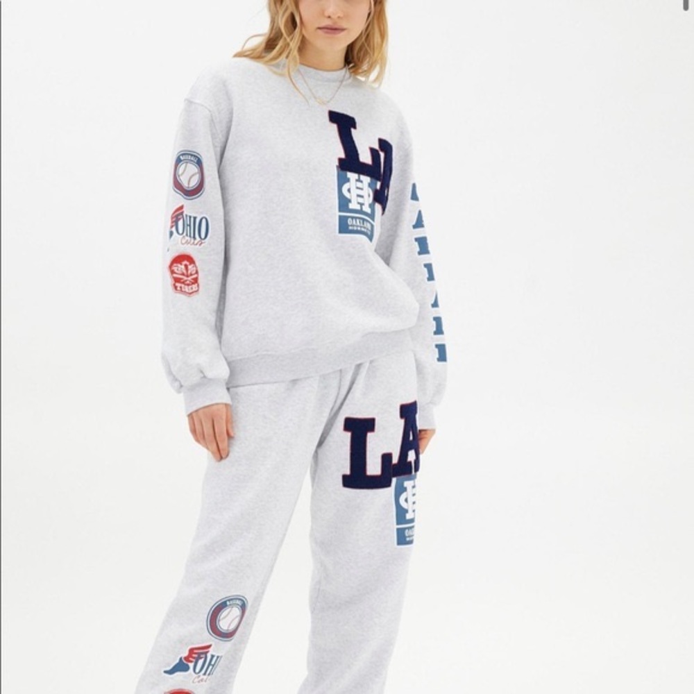 ISO Urban Outfitters LA Patch Crew Neck Sweatshirt